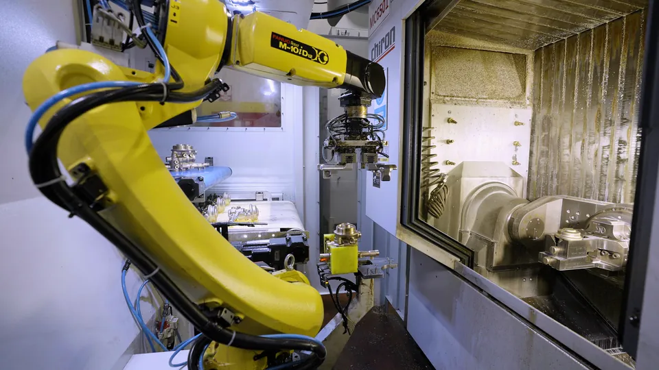 The robot between the station and the Chiron