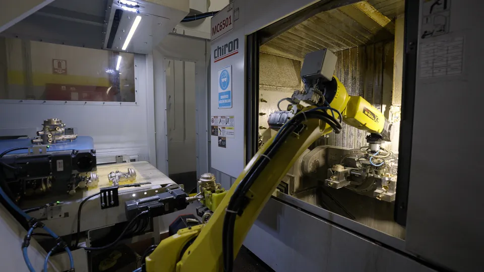 The robot inside the Chiron work area