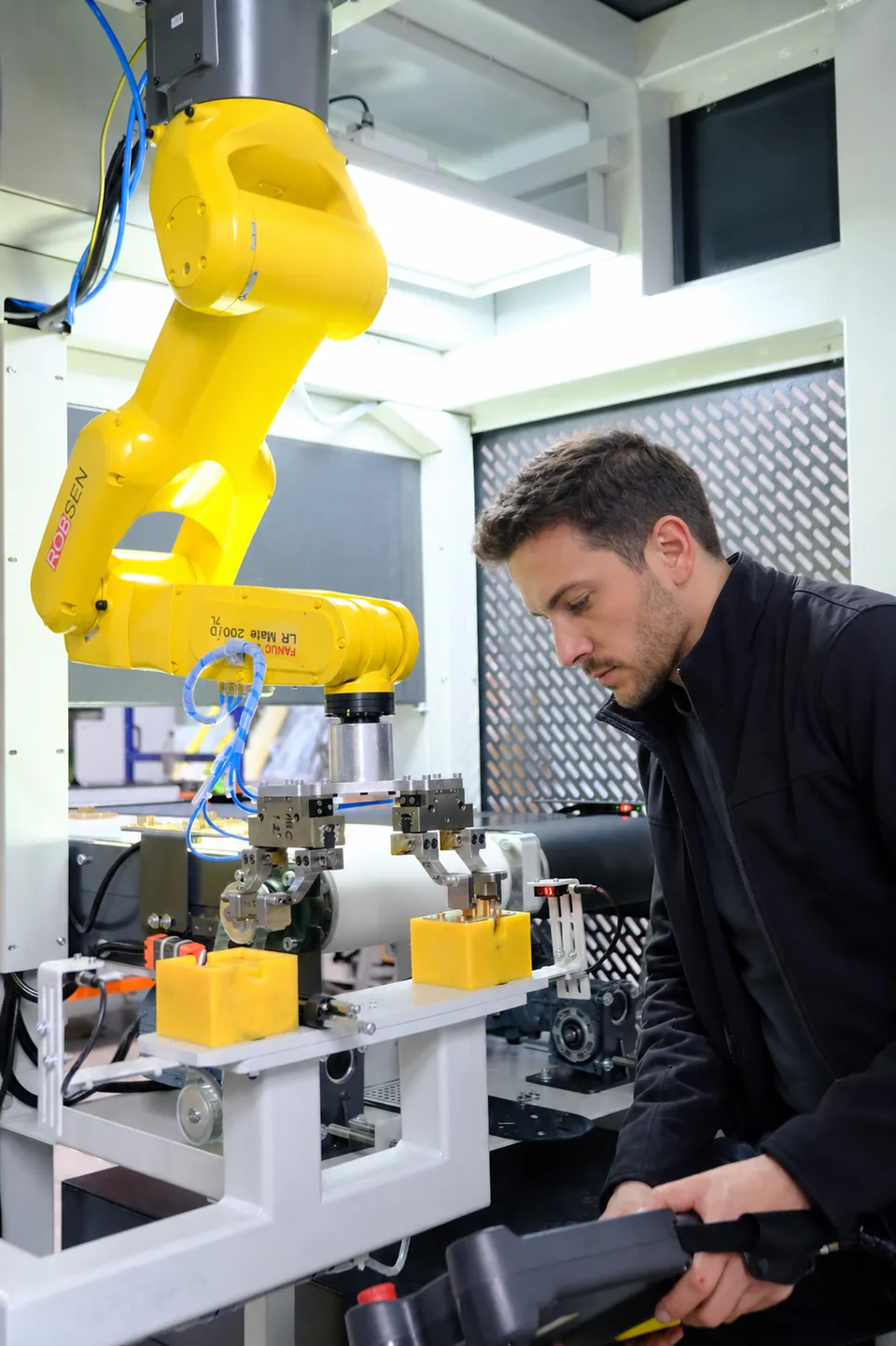 Setting up the robot inside an IROCUBE M7