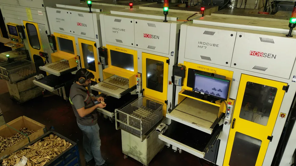 Loading raw parts into an IROCUBE M7