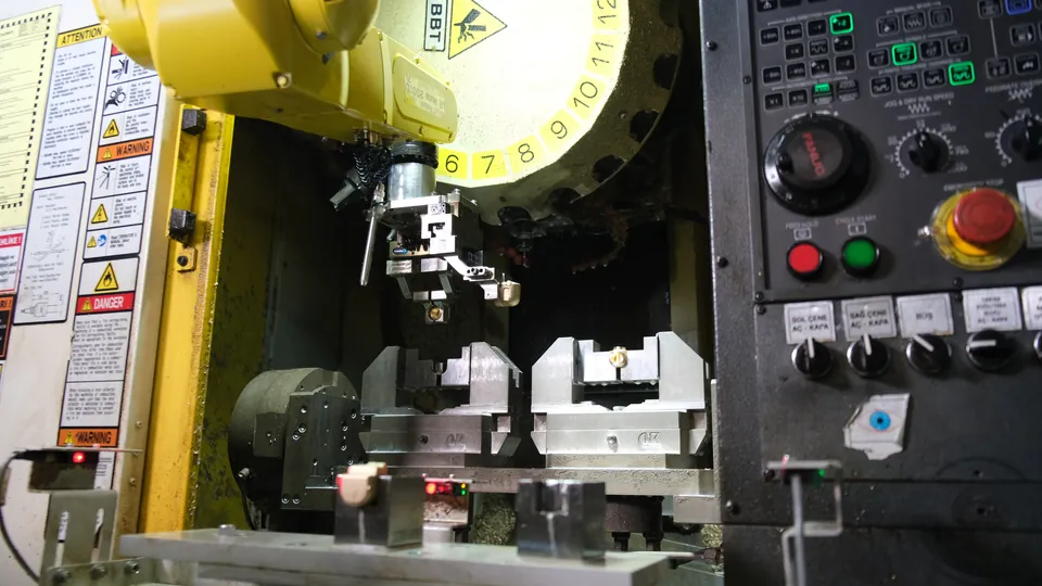 Gripper at the machine fixture