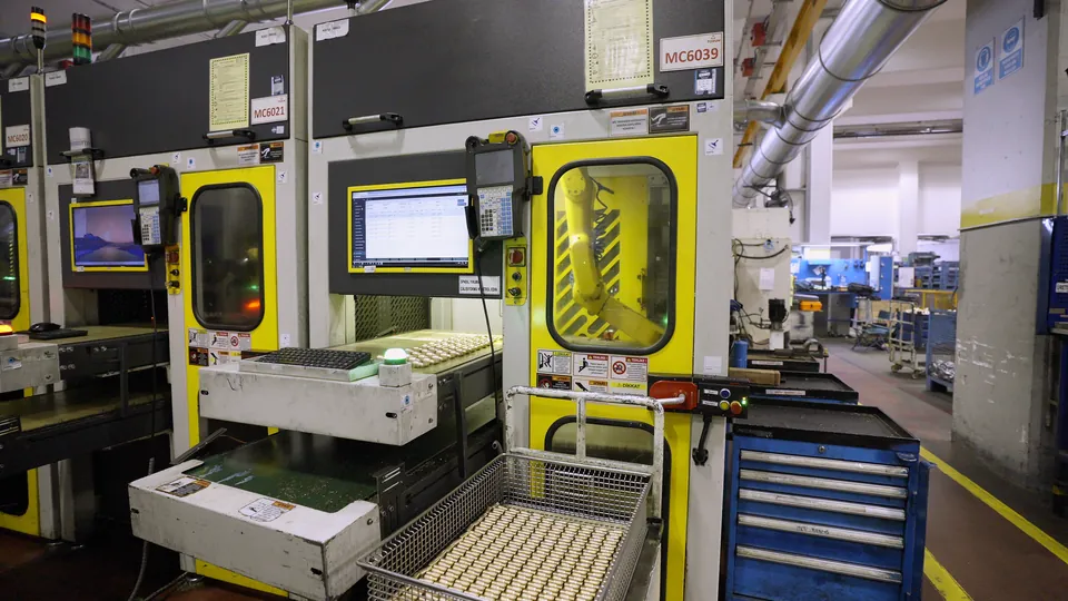 Cell front with drawer conveyor and operator panel