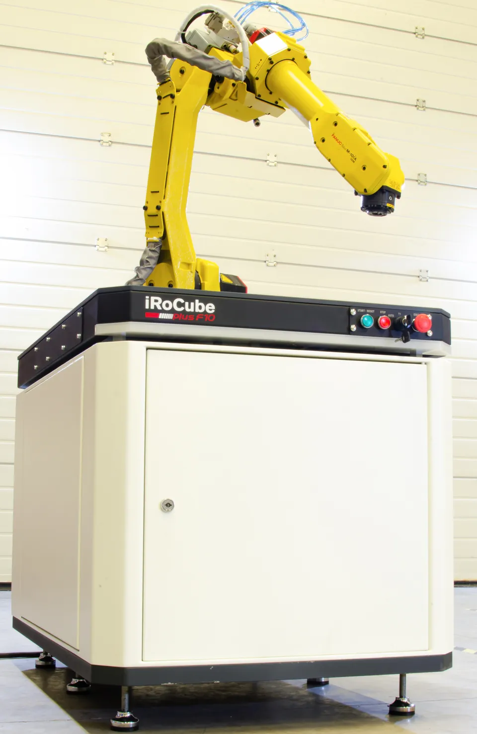 IROCUBE Plus F10 with FANUC robot