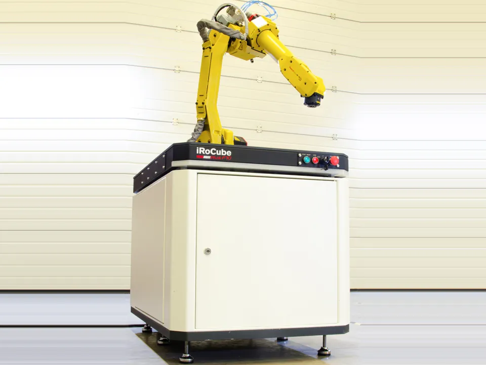 IROCUBE Plus F10 with FANUC robot