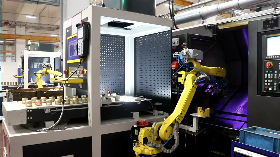 Robot at the lathe, operator side
